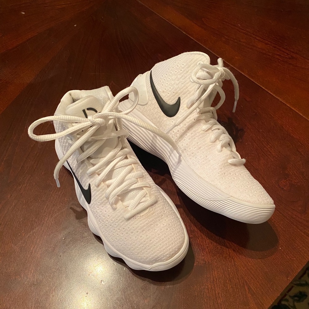 Nike basketball shoes. Size 5.